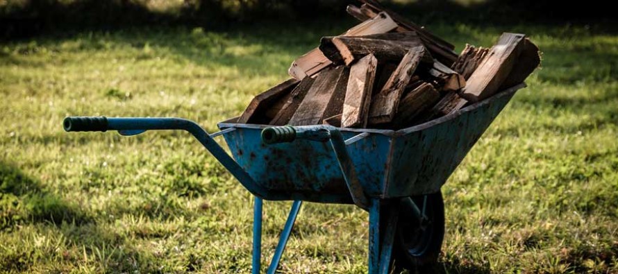 Cheminées, poêles à bois ou granulés : les accessoires malins